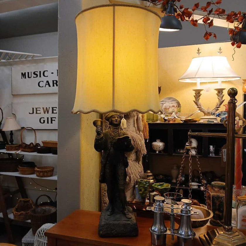 Colonial Lamp w/ Shade