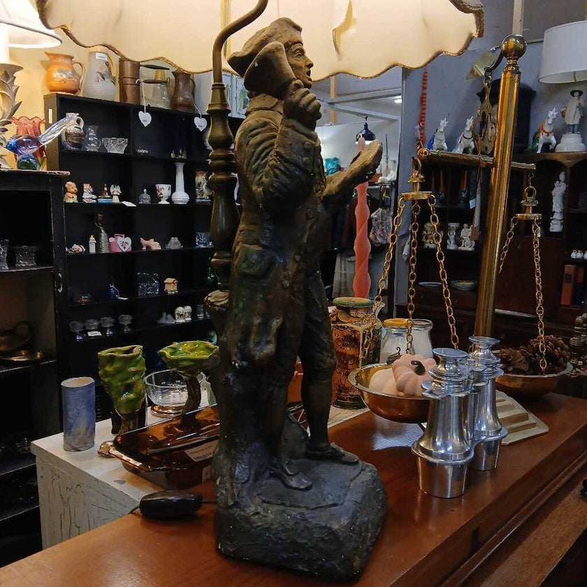 Colonial Lamp w/ Shade