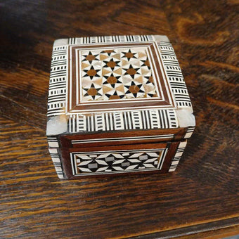 RG- small mosaic box