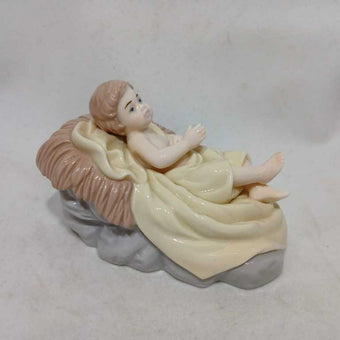 Lladro Style Baby Jesus 6