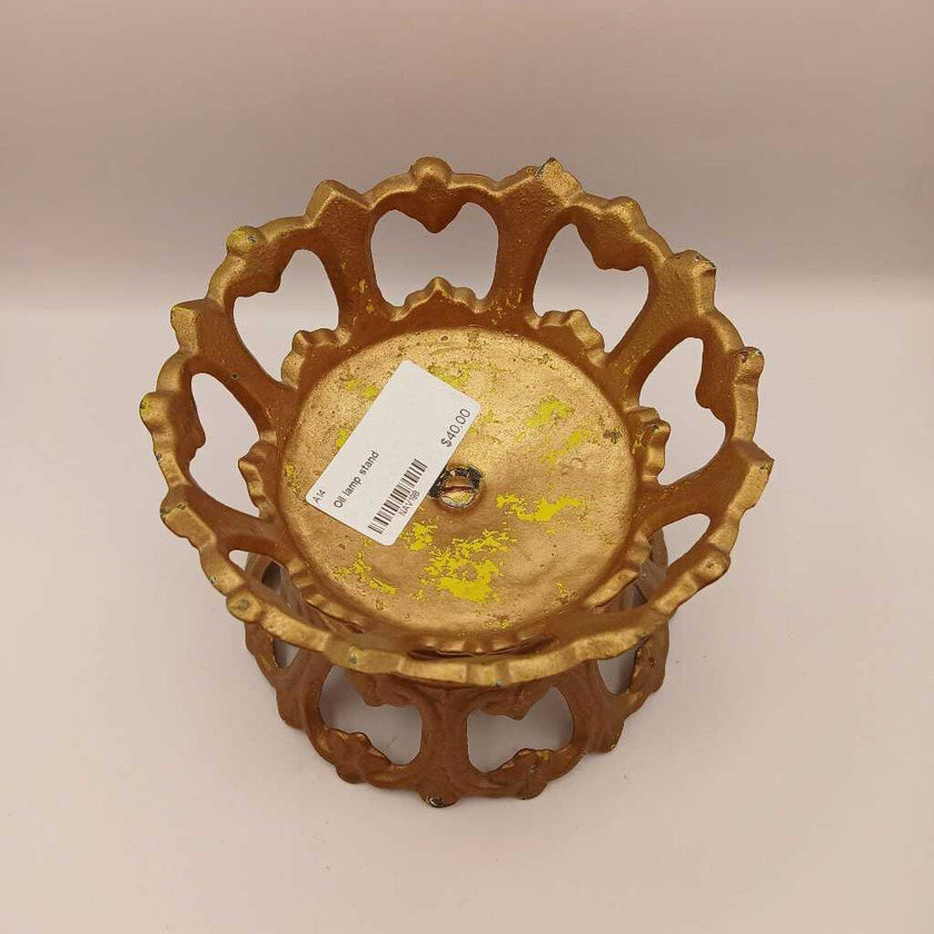 Oil lamp stand