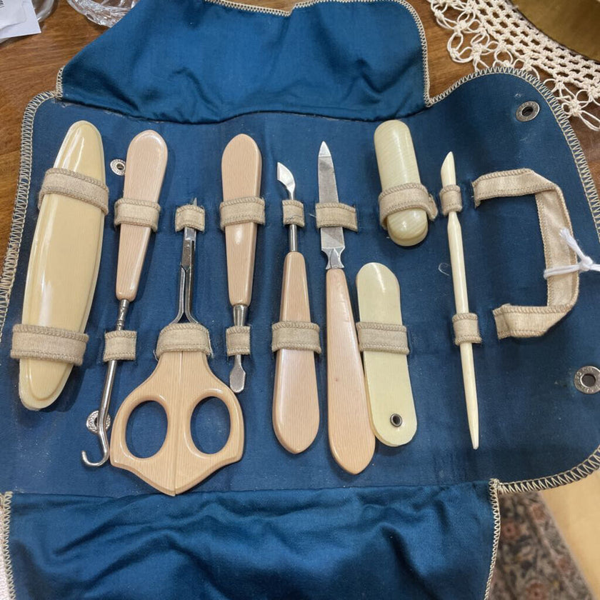 1950s Manicure Set