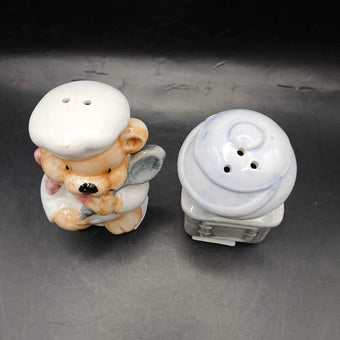 Bear Chef and Stove Salt Pepper 1 of 2
