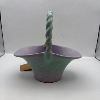 Rumrill pottery basket