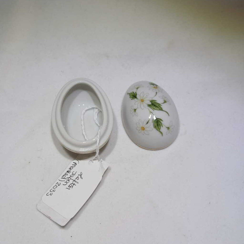 Small Daisy Egg Shaped Trinket w/ Lid