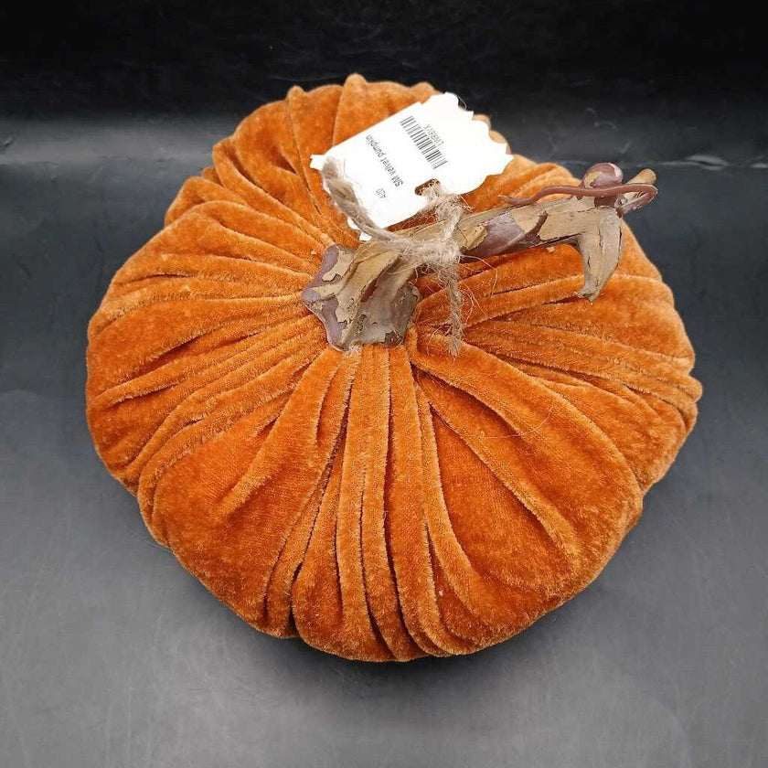 SM velvet pumpkin