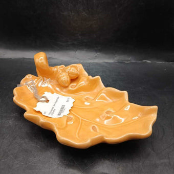 Vtg ceramic leaf shaped dish w/acorns