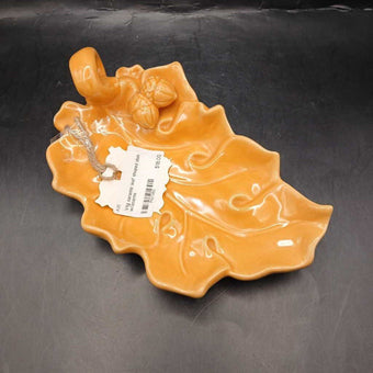 Vtg ceramic leaf shaped dish w/acorns