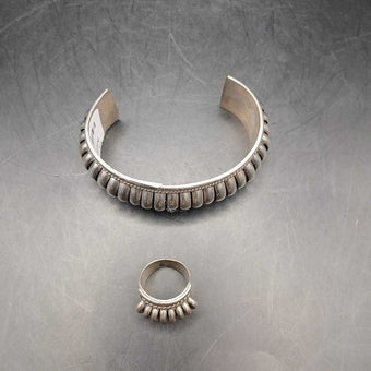 Arpacheto cuff and ring