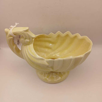 McCoy 1948 Yellow Shell Planter