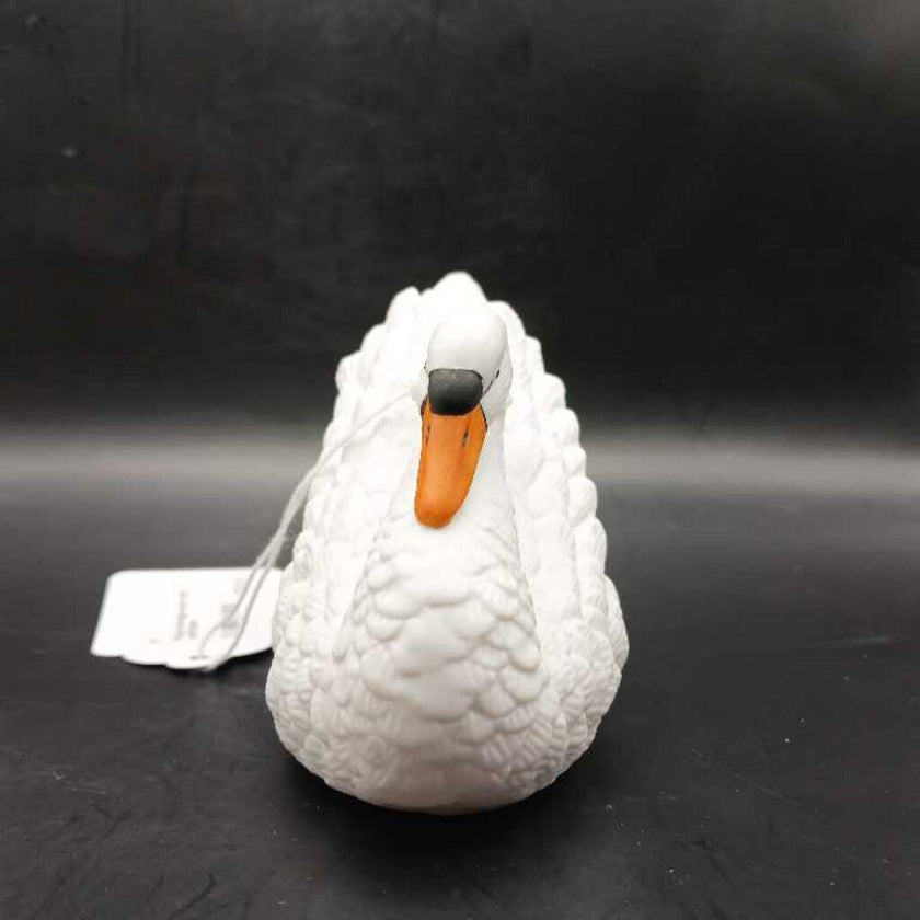 Royal heritage swan with certificate