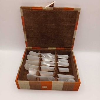 Vtg mother of pearl caviar spreader/knife set of 6 in original box