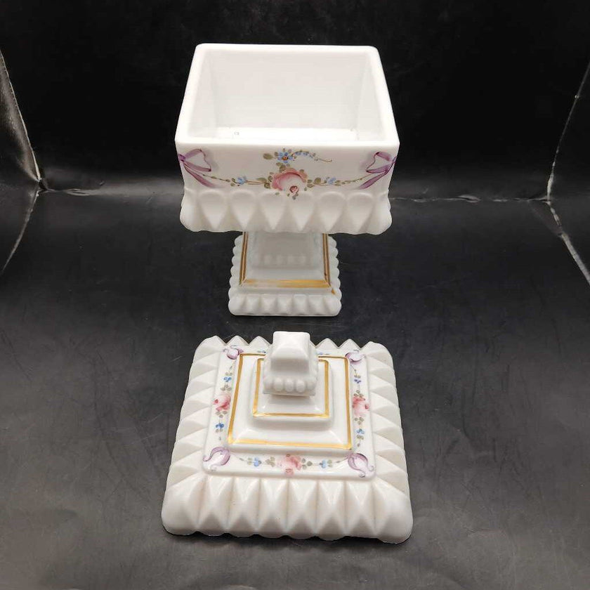 Vtg White Milk Glass Wedding Cake Box with lid by Westmoreland Glass