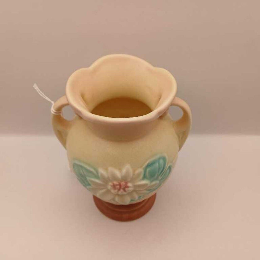 Hull water lily vase