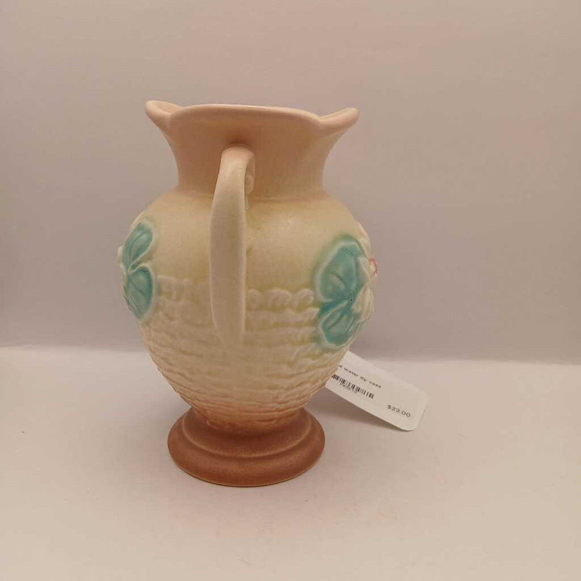 Hull water lily vase