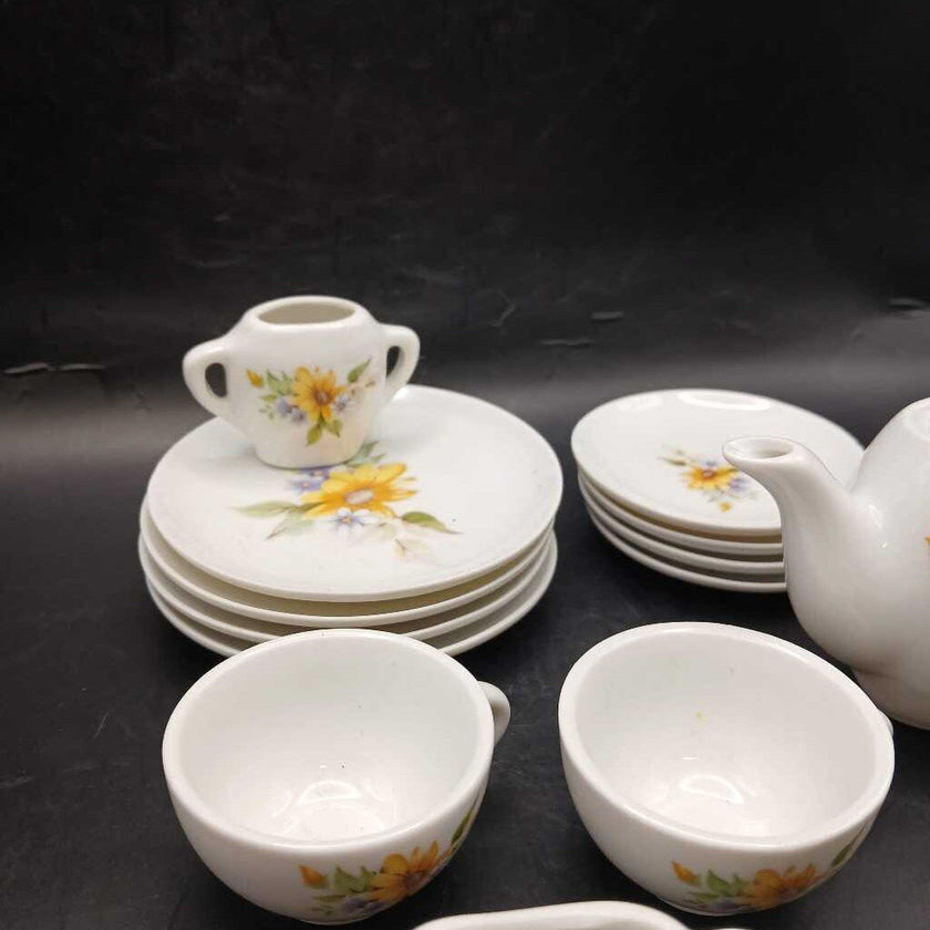 80s Daisy Mini Tea Set-15 pc
