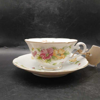 VTG Porcelain Footed Floral Teacup & Saucer (Japan) 