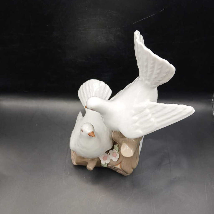 Vintage Porcelain White Doves On Branch Figuine By Casades Made in Spain 5.5