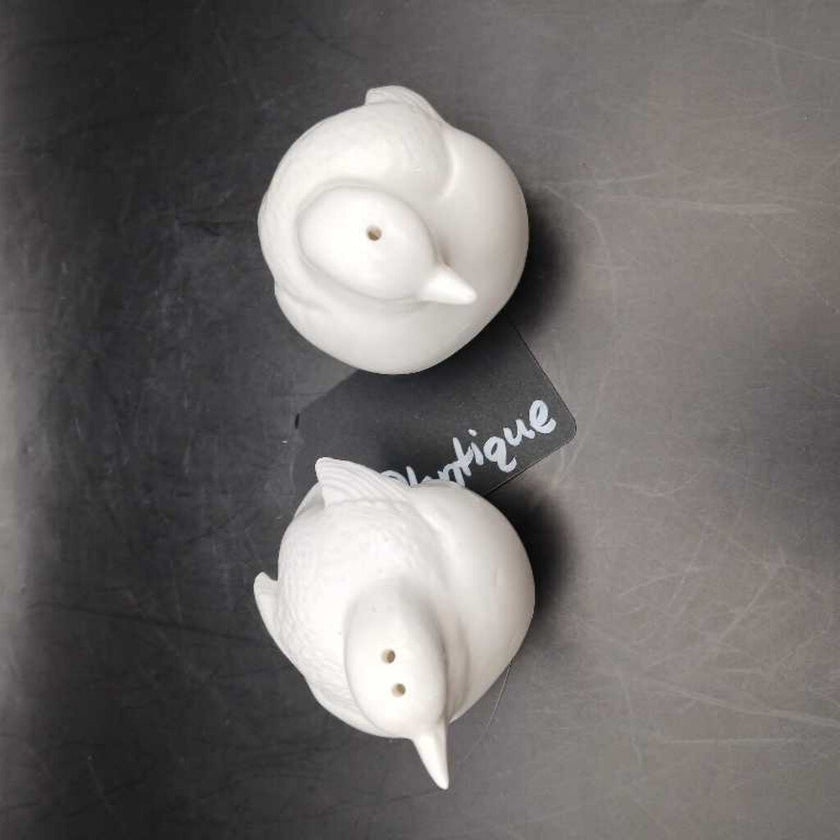PAIR Birdie Salt & Pepper White