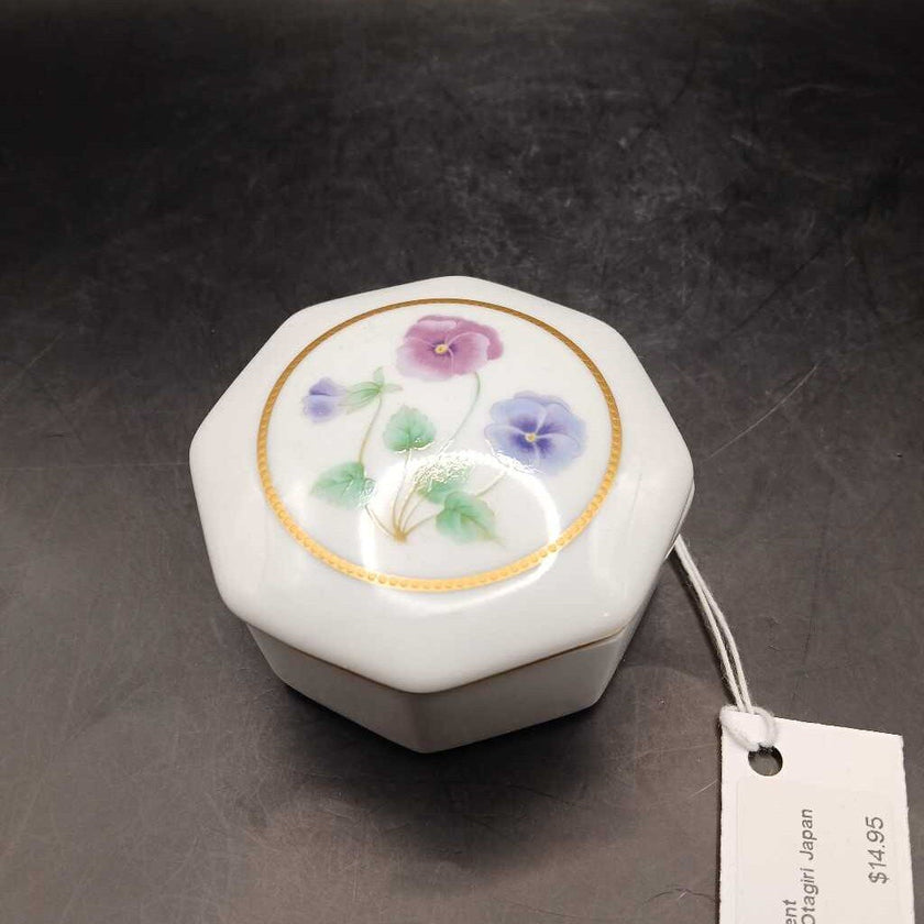 Pansies Engagement Ring/Trinket Bos, Otagiri Japan
