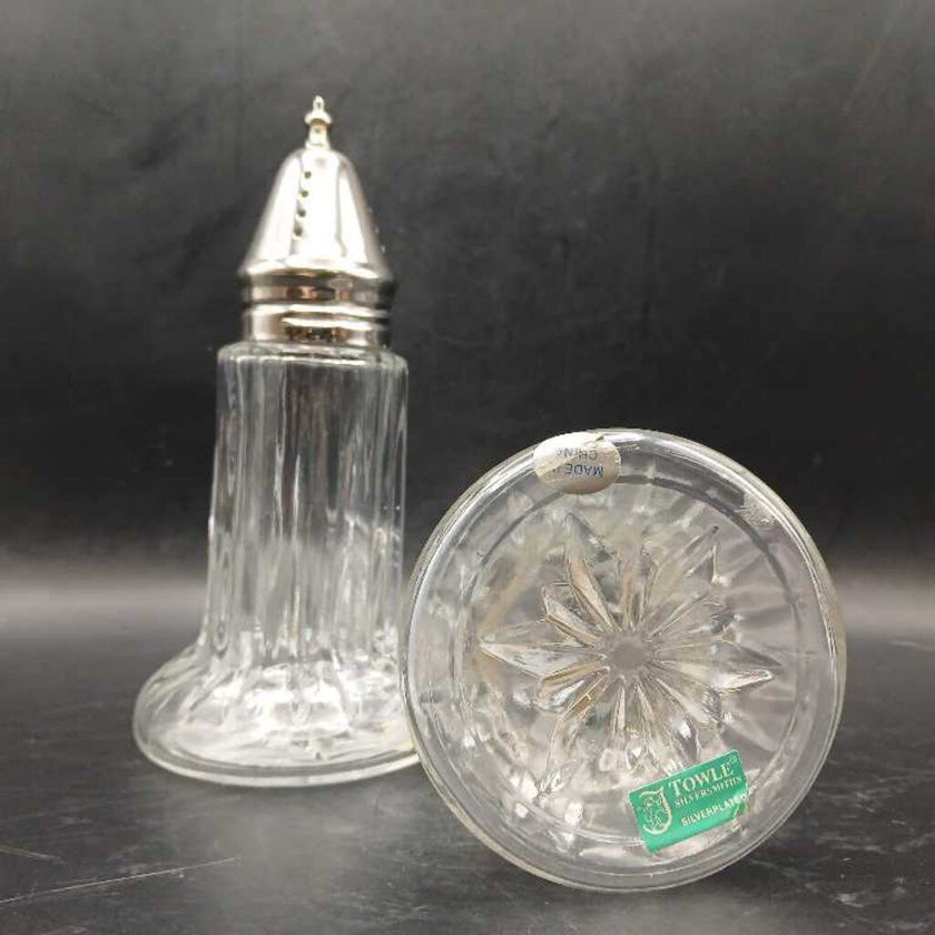 Towle Silversmiths Silver Plated Salt and Pepper Shaker Set
