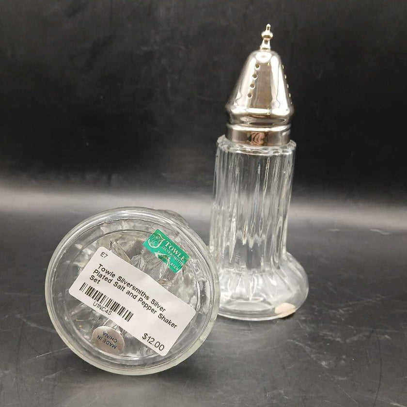 Towle Silversmiths Silver Plated Salt and Pepper Shaker Set