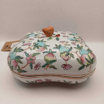 Chinese Famille Rose Pink and Blue Peach Porcelain Tricket Box