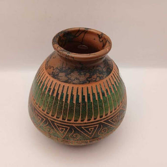 Signed Navaho horsehair pot
