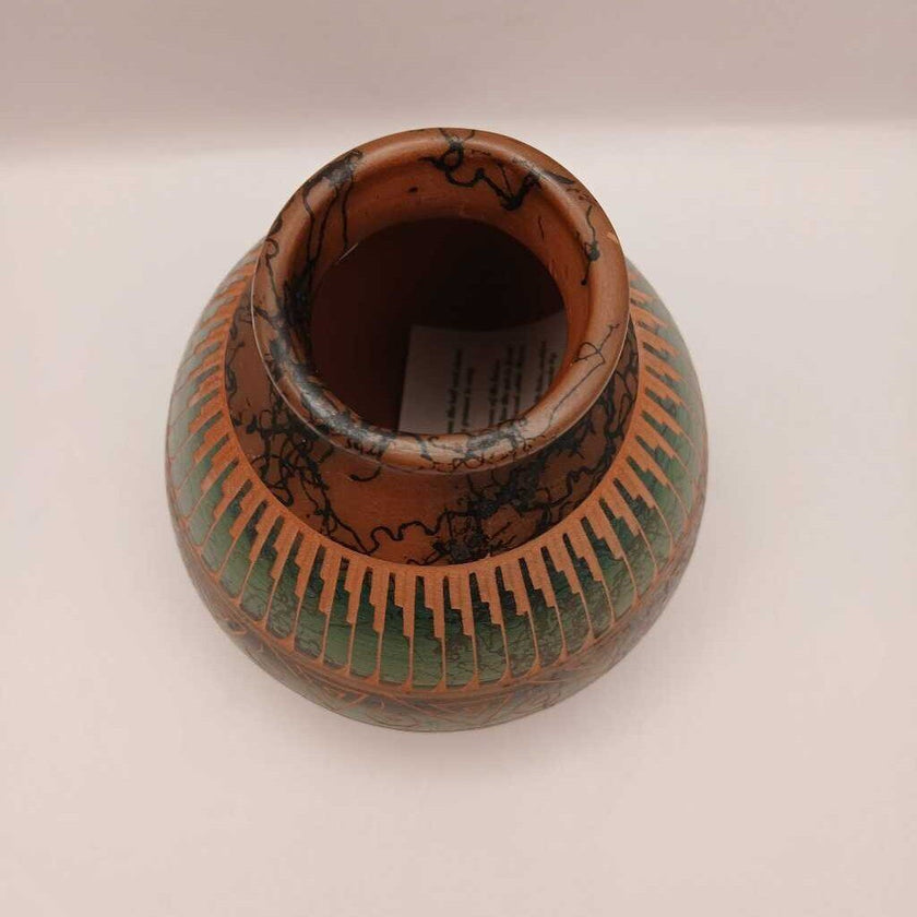 Signed Navaho horsehair pot