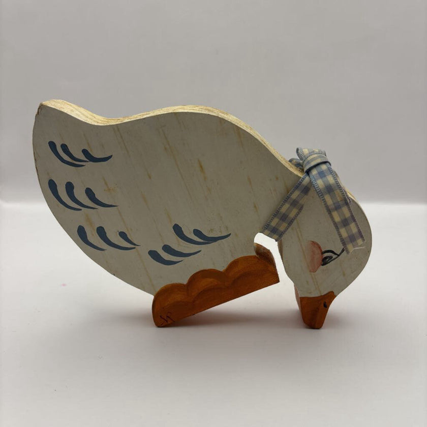 Vintage Grannycore/Cottagecore Wooden Hand-painted Duck/Goose Decor