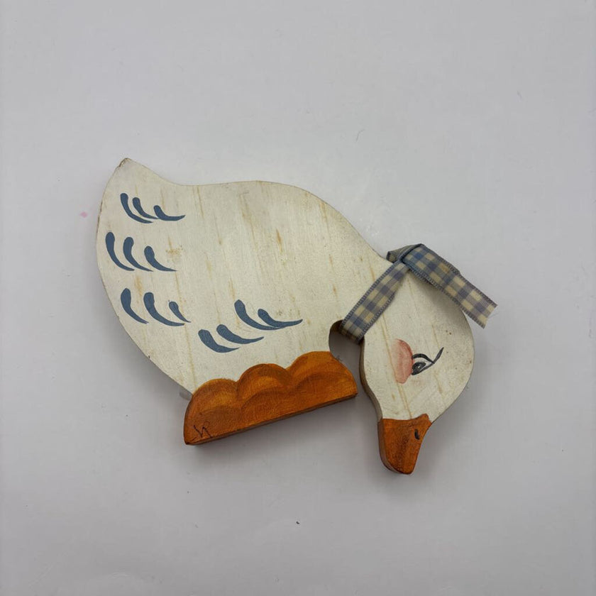 Vintage Grannycore/Cottagecore Wooden Hand-painted Duck/Goose Decor
