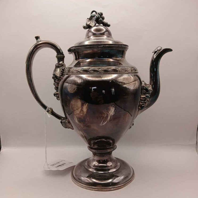 Meriden Company 1950 silver tea/coffee pot