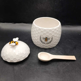 Place & Time white ceramic honey pot Bee Collection