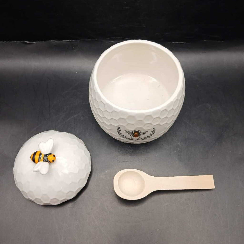 Place & Time white ceramic honey pot Bee Collection