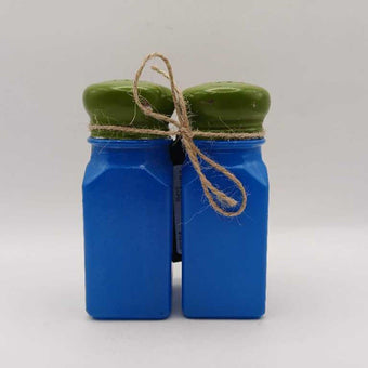 Vtg. Retro Salt & Pepper Shakers