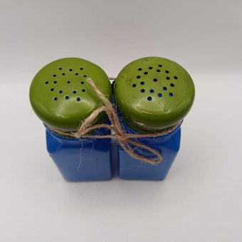 Vtg. Retro Salt & Pepper Shakers