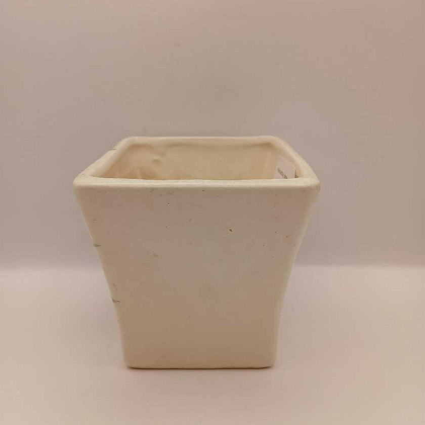 White McCoy planter
