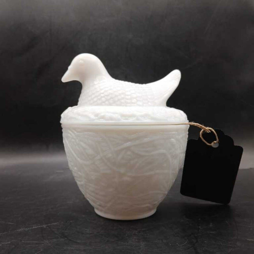 Dove On Nest Milk Glass Vintage 70's