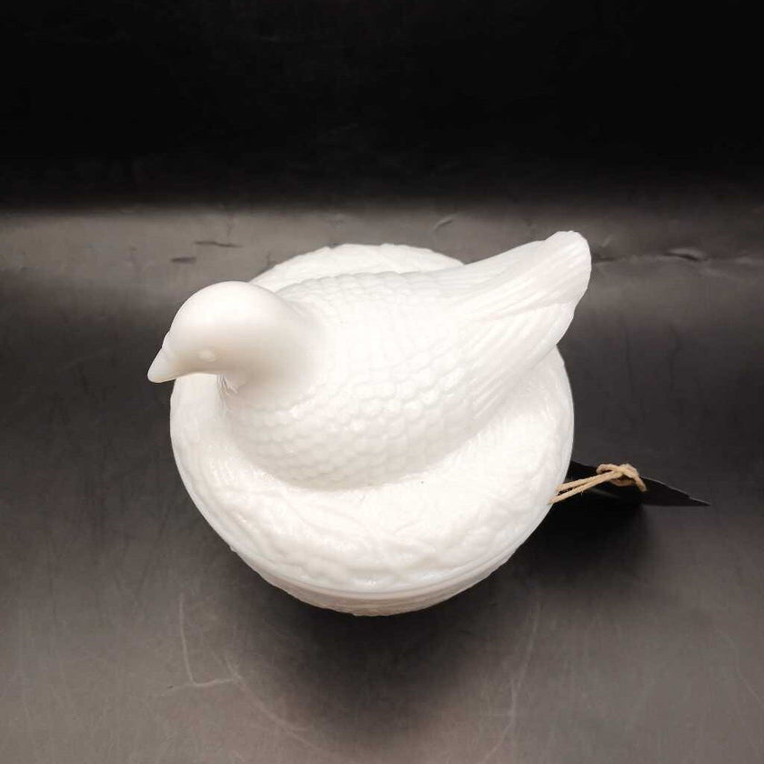 Dove On Nest Milk Glass Vintage 70's