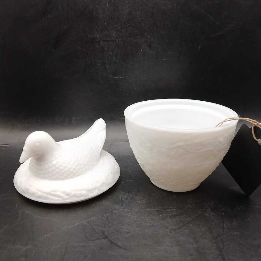 Dove On Nest Milk Glass Vintage 70's
