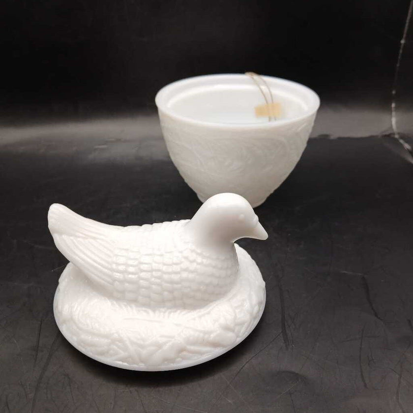 Dove On Nest Milk Glass Vintage 70's