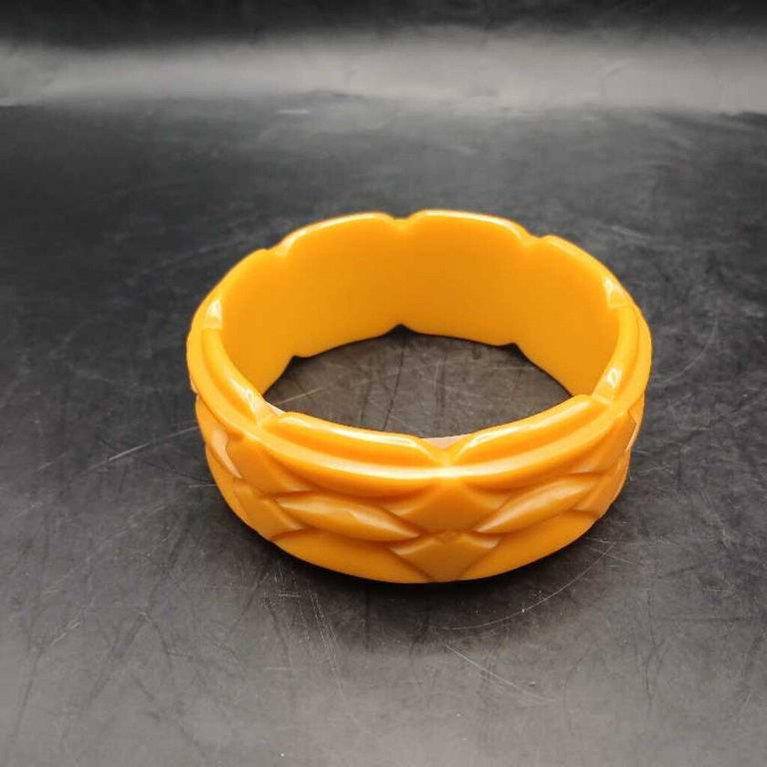 RARE - Vintage carved bakelite