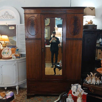 AN EDWARDIAN INLAID MAHOGANY WARDROBE