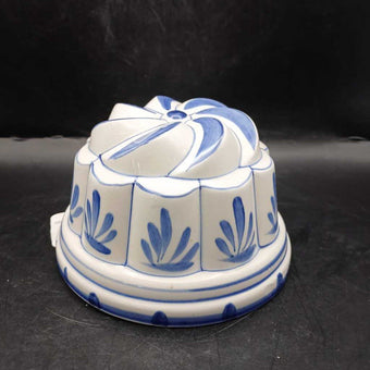 Small Porcelain Ceramic Bundt Cake Pan Blue White Country Farmhouse Wall Hanging