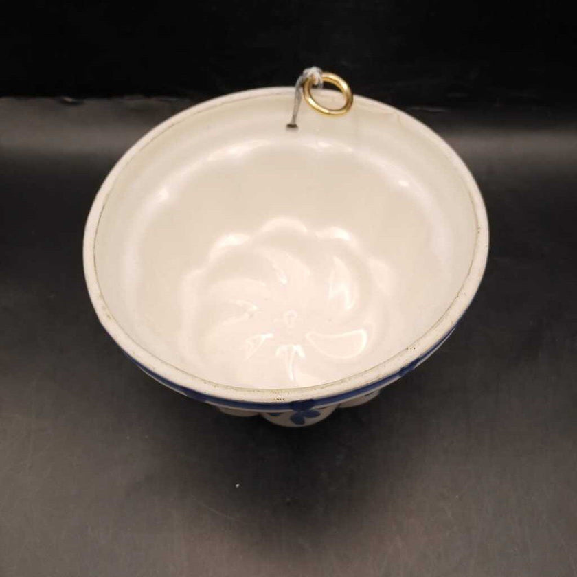 Small Porcelain Ceramic Bundt Cake Pan Blue White Country Farmhouse Wall Hanging