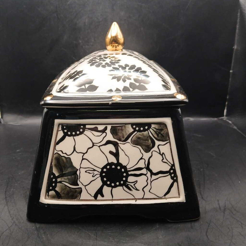 Black and White Dresser Box Porcelain