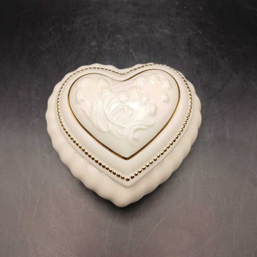 Porcelain Heart Box Lennox