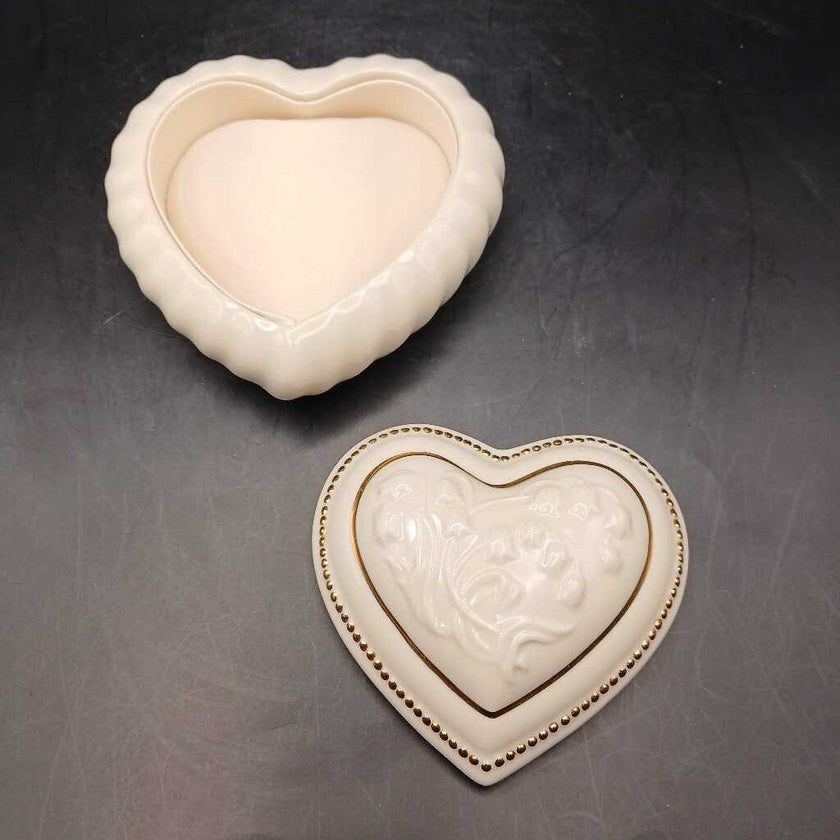 Porcelain Heart Box Lennox