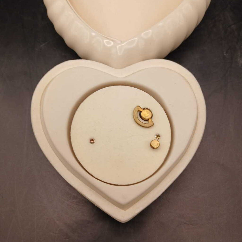Porcelain Heart Box Lennox