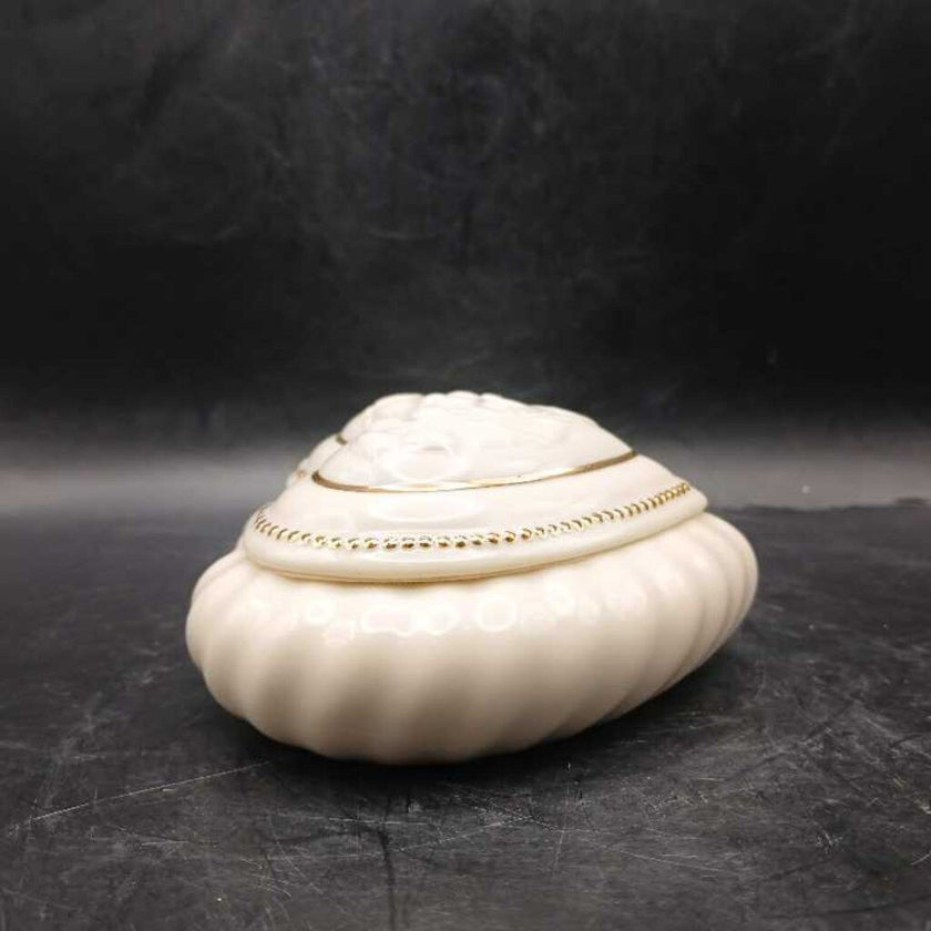 Porcelain Heart Box Lennox